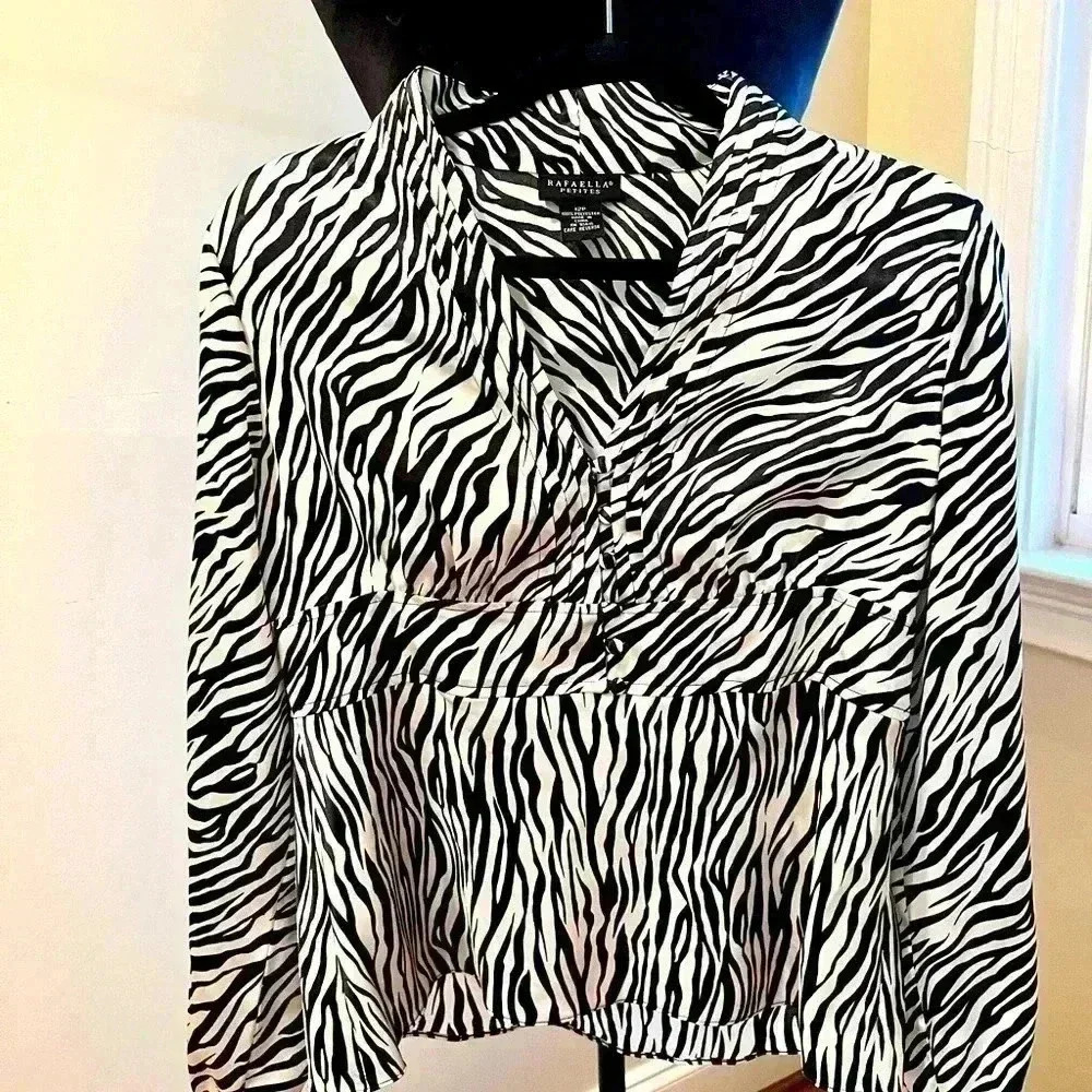 RAFAELLA PETITES NWT SIZE 12P BEAUTIFUL ZEBRA SILKY BLOUSE